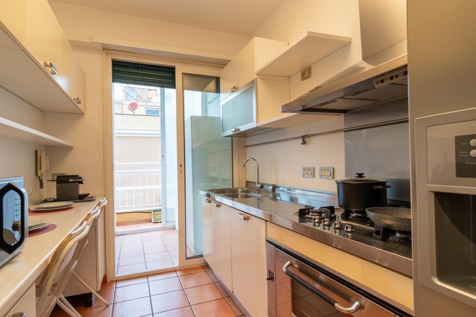 Attic With Terrace And Jacuzzi - Luxury Apartment Rome Exterior photo